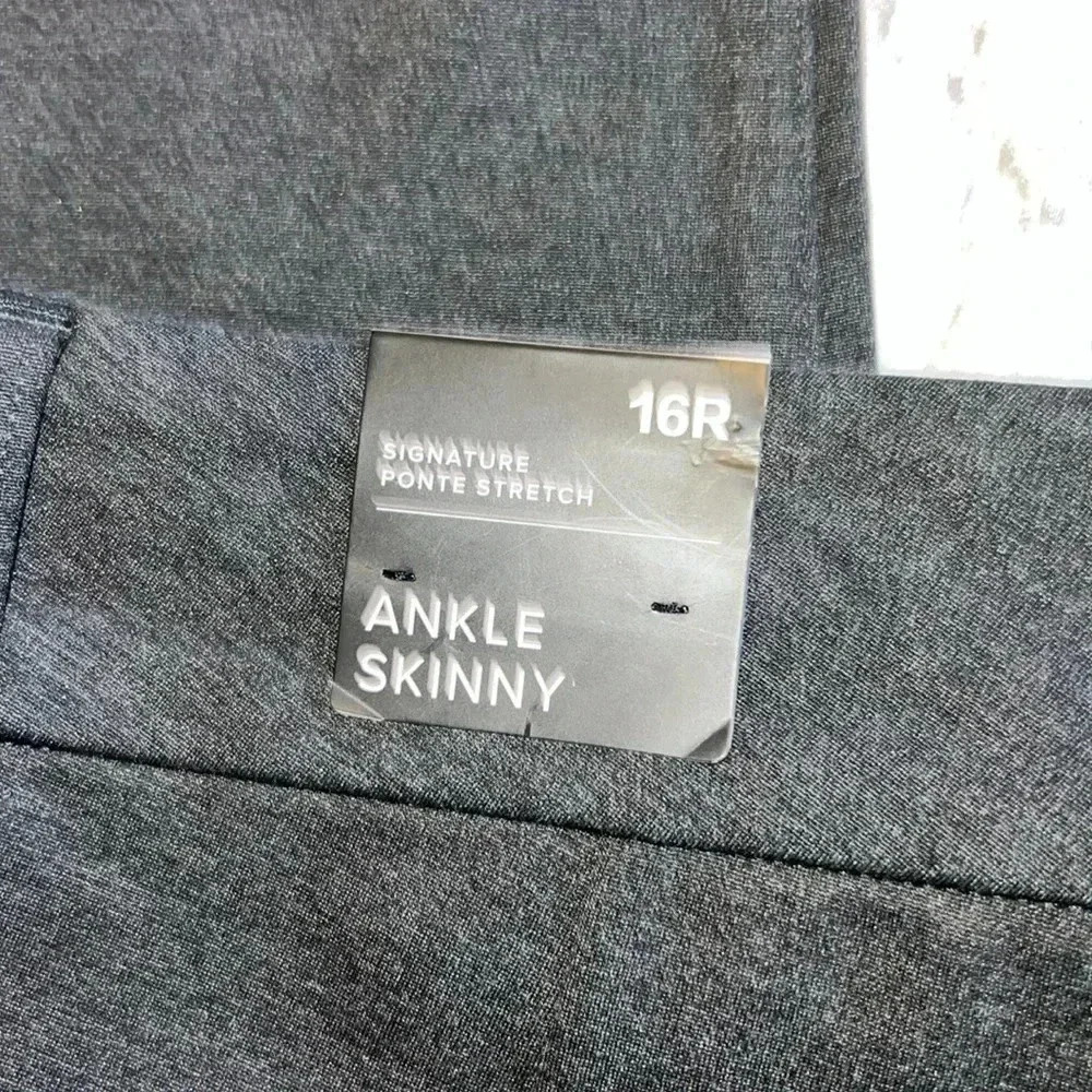 NWT Studio by Torrid Stretchy Gray Women’s Slacks
CHR GRY PNTE ANKLE SKNY 1039 - Picture 5 of 5